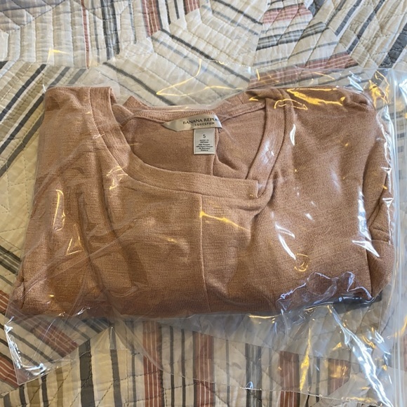 Like New Banana Republic Nutmeg Twist Top - Picture 10 of 10